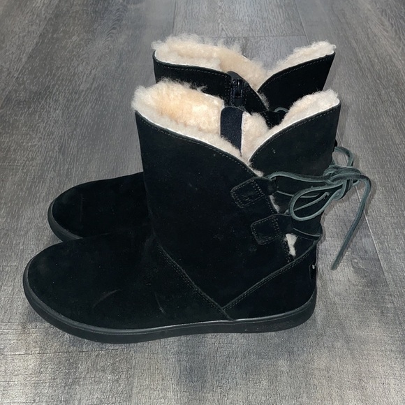 UGG black shazi short lined women’s boots size 6 - Picture 1 of 7